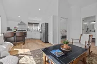 Stylish Couples Retreat Near Lake and Downtown