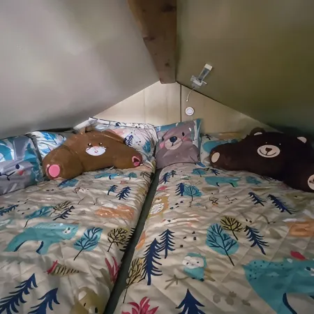 Cozy Forest Escape • Private Hot Tub • Trails & Gnome Walk • Near Beach