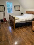 Spacious 4-bedroom house in charming Fairmount with WiFi, AC fire pit Hot Tub - 부티크