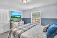 Bend Treehouse • Game Room • Hot Tub • Sleeps 15