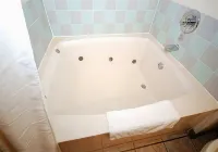 Quality Suites I-44 - baignoire