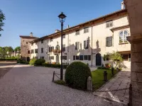 Torre ottoniana Comfortable holiday residence Hotels in Strassoldo