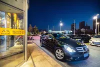 西格爾輕奢酒店（東營勝利油田中心醫院西城萬達廣場店） - 停車場