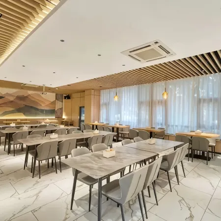 Guiyang Air Travel · Hotel Transfer · YOUNG AND FASHION (Longdongbao Airport Outlet Store)