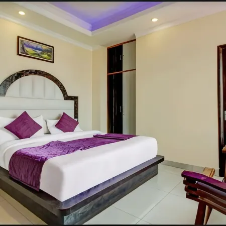 Uphill Courtyard Family Suites for 1 to 6 People on Hilltop
