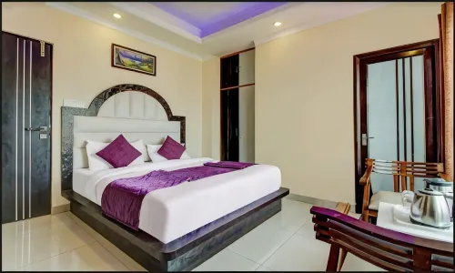 Uphill Courtyard Family Suites for 1 to 6 People on Hilltop - 3 étoiles
