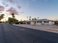 Upscale Family Gem ~ Scenic Pool ~ Game Room ~ Pkg Hotels in Litchfield Park