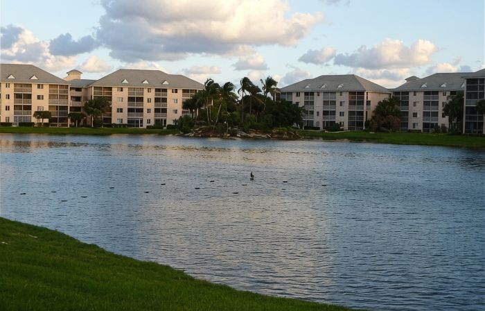 2BR Comfortable Condo with Easy Beach Access