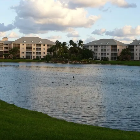 2BR Comfortable Condo with Easy Beach Access