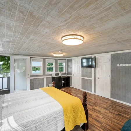 Charming 3-bedroom Tennessee River cabin with WiFi, AC & dock near Savannah, TN