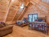 Rose's Retreat Cabin at Trickle Creek Hôtels à : Marion Township