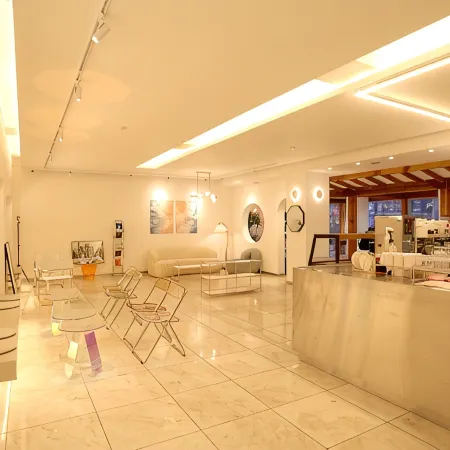 Jeonju Hanok Taejogung Hotel Отели рядом с достопримечательностью «Музей королевских портретов»
