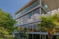 Die Villa Alvarium ist ein Moderner Bau im Bauhaus Stil in Schenna - 3-Star