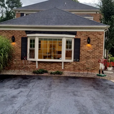 Cozy studio in charming Elkton with AC and WiFi included. 3 miles from Fair Hill
