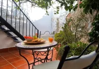 Lemon Tree Patio, Andalusian Traditional Cottage in the heart of Olvera - Wifi