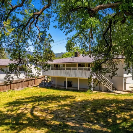 Oakhurst Mtn. Memories-Yosemite/Bass Lake-EV Charger-Hot Tub-Firepit-Fenced Yard