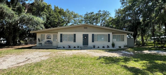 Indian Water Lodge is a waterfront retreat with Dockage, Kayaks, Bikes & More! Hotels in Crystal River