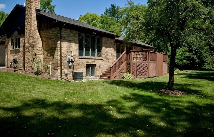 Stylish Renovated Ranch, 4 Bed/ 3.5 Bath, North Troy in Private Cul-de-Sac
