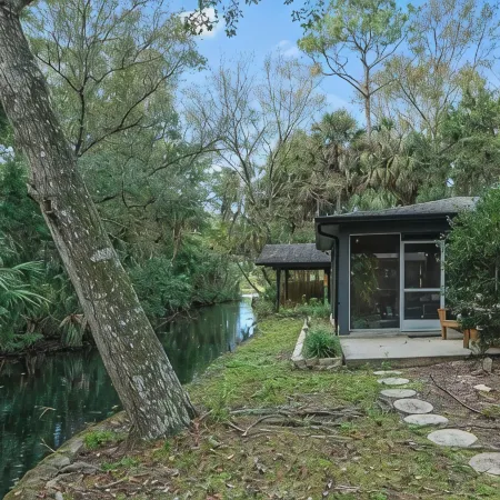 Mellow Manatee Cottage - on canal with boat house - Kayaks, Manatees, Private