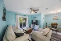 Charming 2-bedroom villa in Seminole with pool, WiFi and AC