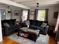 Bellecroft House - Beautifully renovated, stunning water-front getaway property - 民泊