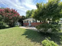 Charming Home in Historic Downtown Franklin, No Cleaning Fee! - บังกะโล