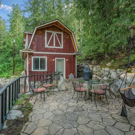 Beautiful Lake Cabin on Kelso Lake, Idaho! Close to Silverwood!