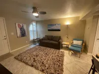 Just listed gorgeous renovated Villas West Condo - Wifi