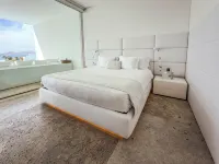 Viceroy Ocean View Apartment with hotel services