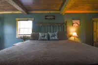 山間農場小屋，帶有農場動物 - 小木屋