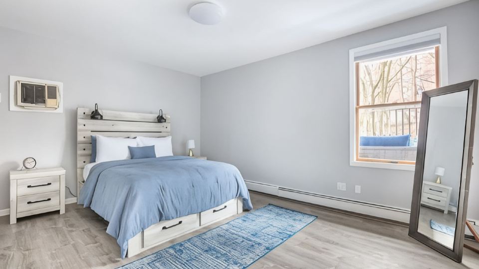 Deluxe 3-Bedroom Apartment with on-Site Parking