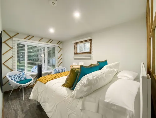 *Beach Walk, Hot Tub & Private Pickleball Gem*