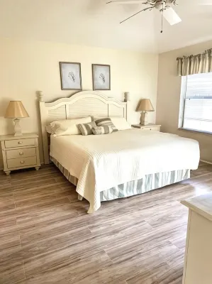 Closed in Courtyard Villa,2 Golf Carts, 2 Bedrooms and Walk to 5 Local Pools.