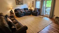 The Lazy Bear Condominium- Pet Friendly! - Hot Tub