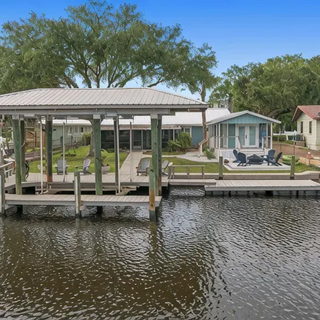 River's Edge Retreat-3/3.5, sleeps 9, waterfront with dock! Newly Remodeled!