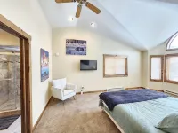 Large mountain home, incredible views, hot tub, game room, minutes from Jackson! - Wifi