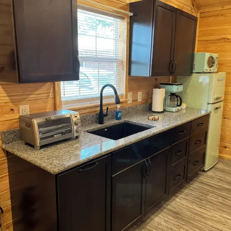 Cabin Unit 5 of 6 with AC and WiFi in serene Paige