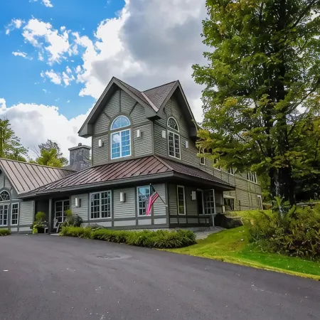 Stunning Single Family 4 BR 4 Bath Home in Kingswood