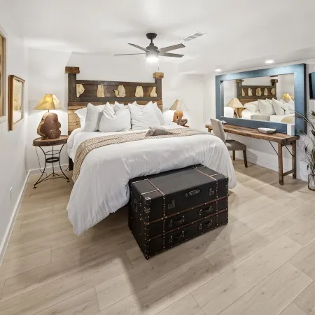 The Armadillo Villa! Hillside Haven with a Panoramic View of the Colorado River