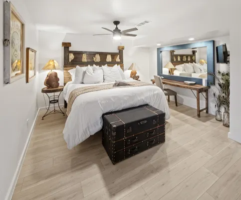 The Armadillo Villa! Hillside Haven with a Panoramic View of the Colorado River