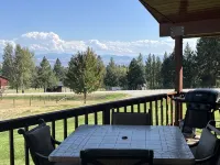 Outdoor adventures all around this comfy home with stunning views prime location - 3 tähden