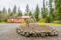 ElkCreekInn: creekside tiny home - バルコニー