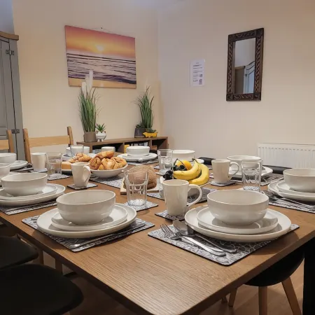 Large 5 bedroom town-centre home close to the beach, sleeps 9.