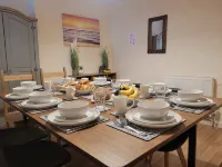 Large 5 bedroom town-centre home close to the beach, sleeps 9. - 2 星級