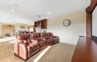 Breathtaking retreat in the wine country on the ranch with goats you can pet!