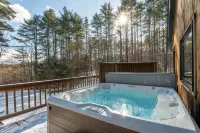 Spacious 5-bedroom chalet with AC and WiFi in charming Chester