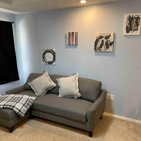 Lovely 2 bedroom w/ 2 bathroom cozy & clean rental Hotels in Clovis