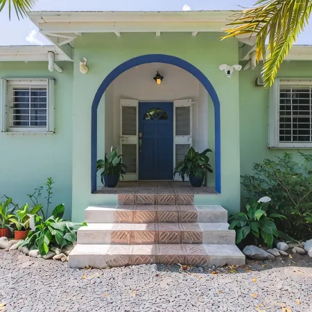 Beachfront Home with Screened-In Porch - Near Downtown - Auto On Generator