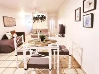 Blue Paradise: Modern Apartment steps away from beach in center of Condado! - プール