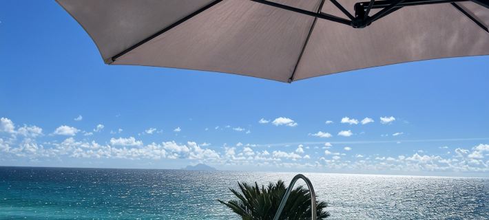 Postcard Perfect Getaway! Roof top pool and amenities Ξενοδοχεία στην πόλη Lowlands